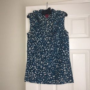 Printed tank top with neck line detail. Final $$⭐️